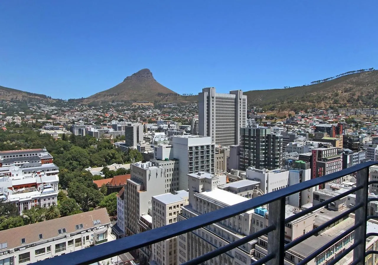Spacious 3 Bedroom Family Apartment In Cape Town