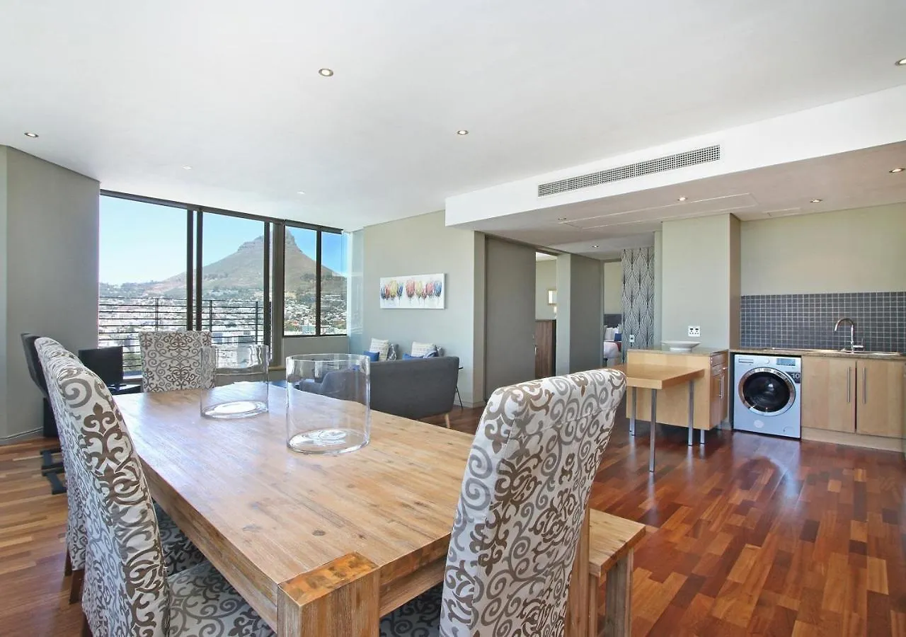 Spacious 3 Bedroom Family Apartment In Cape Town