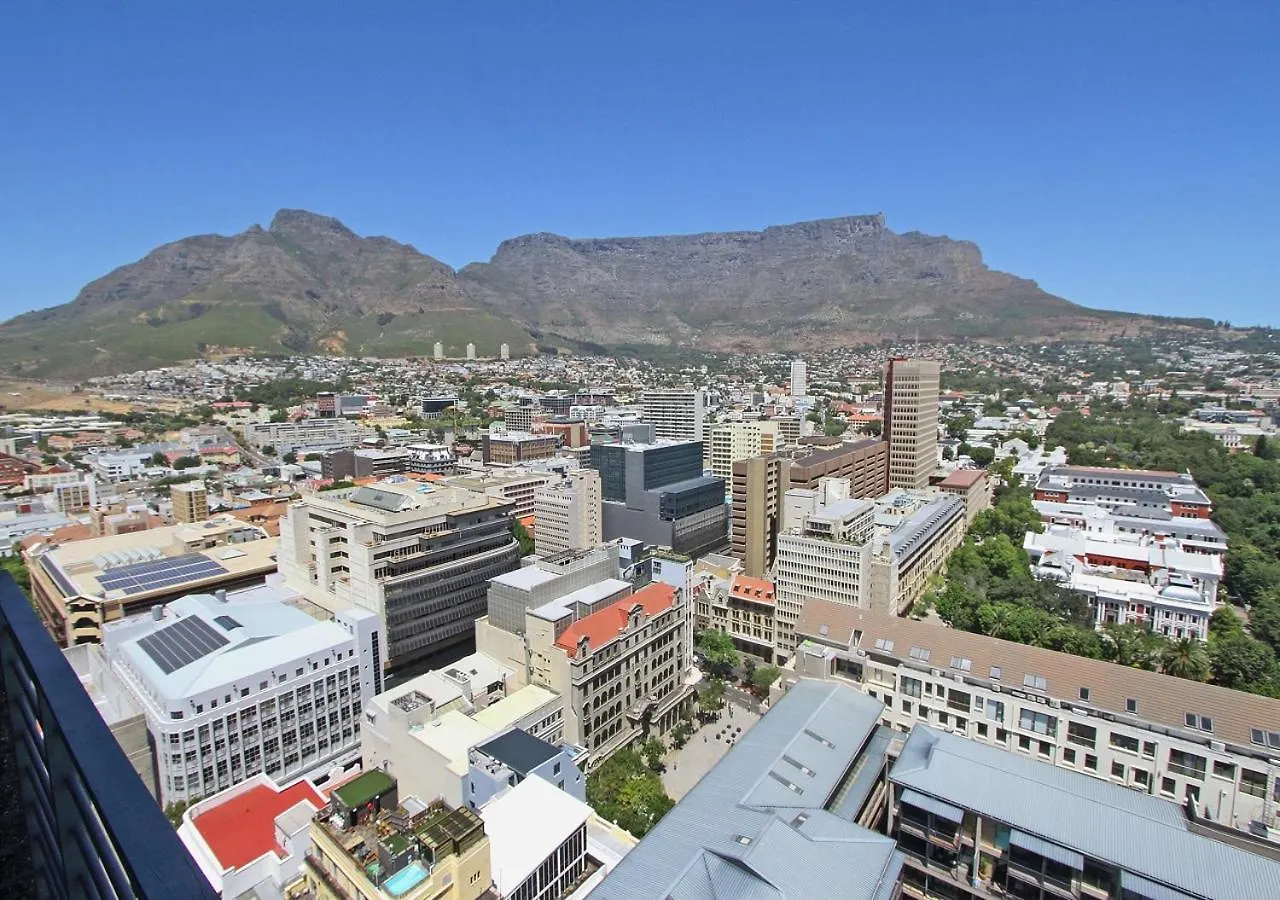 Spacious 3 Bedroom Family Apartment In Cape Town