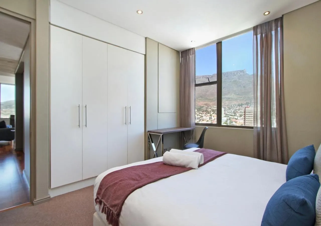 Spacious 3 Bedroom Family Apartment In Cape Town