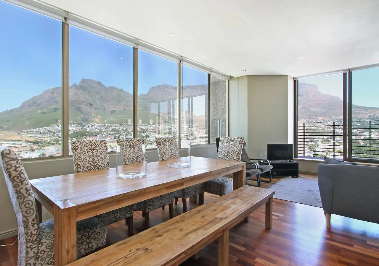 Spacious 3 Bedroom Family Apartment In Cape Town