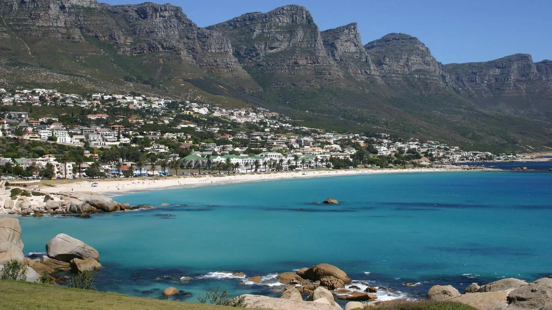 Spacious 3 Bedroom Family Apartment In Cape Town